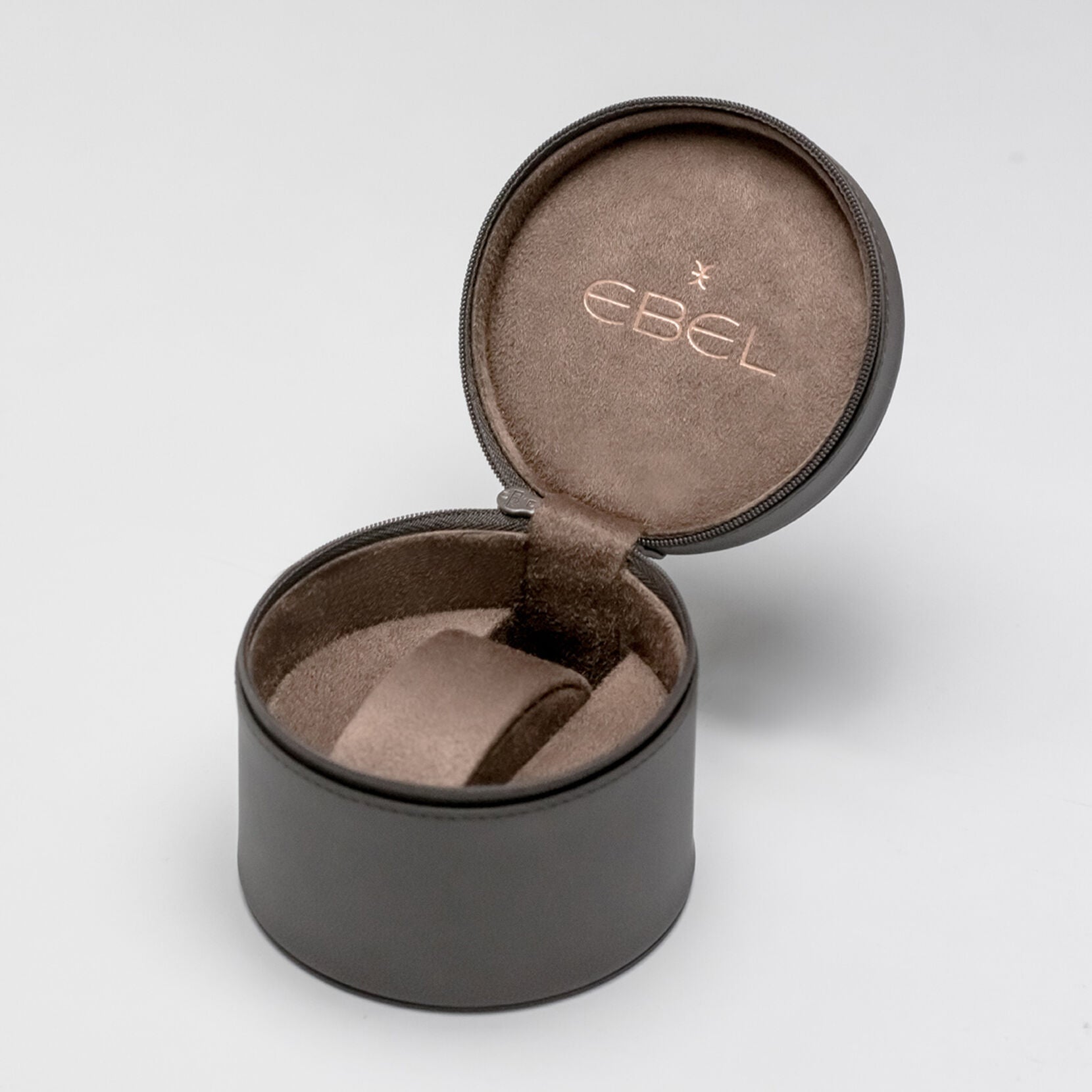 EBEL_Website_Pouch_1056x1273px_HR_01