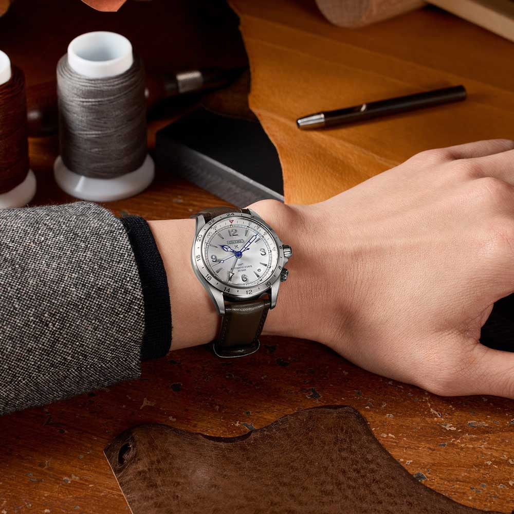 man-watch-prospex-automatic-alpinist-white-dial-hand-GMT